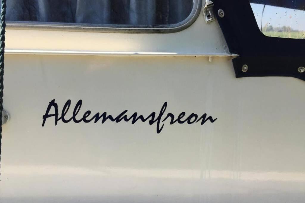 Boat Allemansfreon - Kamperen Op Het Water - Niet Om Mee Te Varen - Read Host Profile-Lees Hostprofiel Jutrijp Ngoại thất bức ảnh