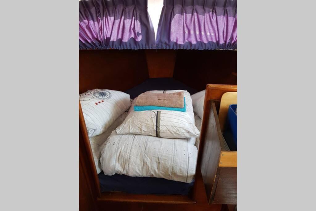 Boat Allemansfreon - Kamperen Op Het Water - Niet Om Mee Te Varen - Read Host Profile-Lees Hostprofiel Jutrijp Ngoại thất bức ảnh