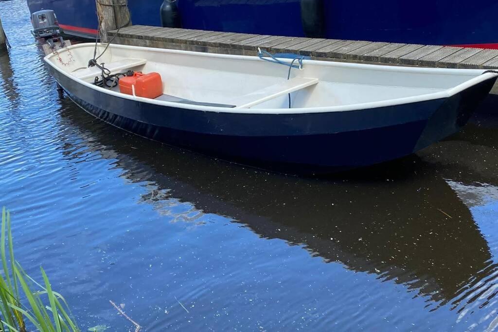 Boat Allemansfreon - Kamperen Op Het Water - Niet Om Mee Te Varen - Read Host Profile-Lees Hostprofiel Jutrijp Ngoại thất bức ảnh