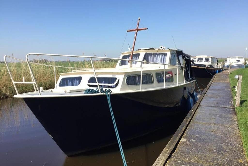 Boat Allemansfreon - Kamperen Op Het Water - Niet Om Mee Te Varen - Read Host Profile-Lees Hostprofiel Jutrijp Ngoại thất bức ảnh