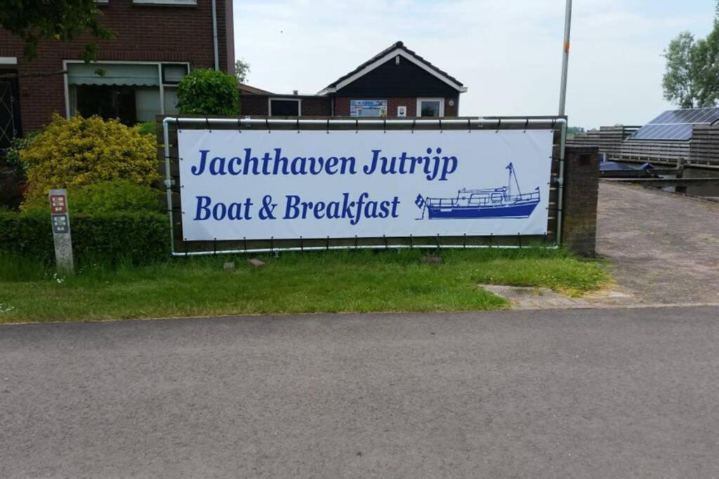 Boat Allemansfreon - Kamperen Op Het Water - Niet Om Mee Te Varen - Read Host Profile-Lees Hostprofiel Jutrijp Ngoại thất bức ảnh