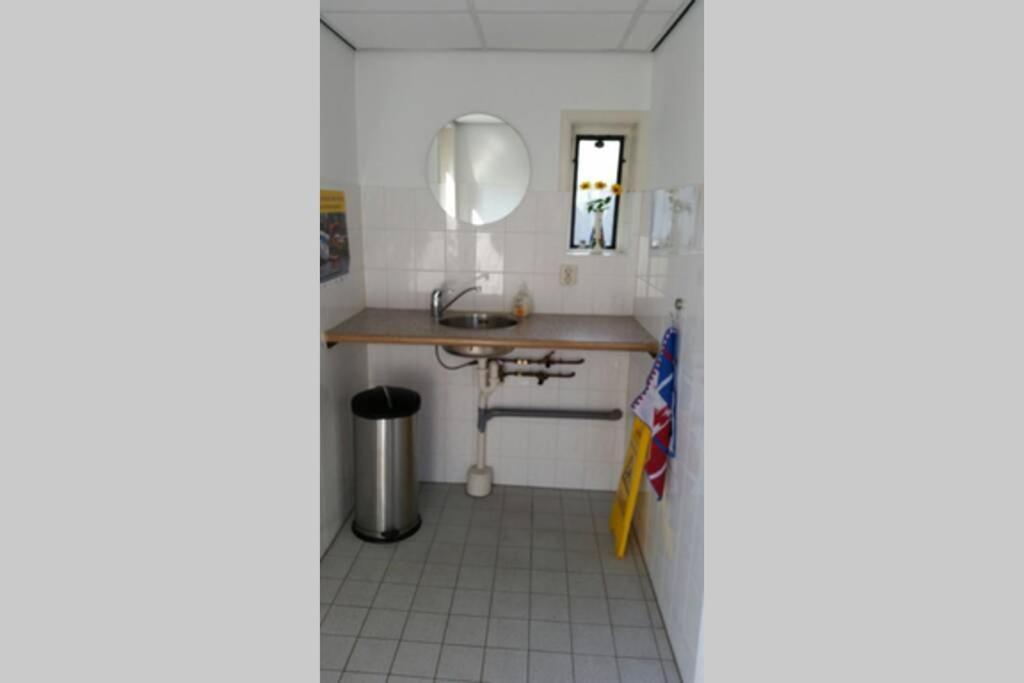 Boat Allemansfreon - Kamperen Op Het Water - Niet Om Mee Te Varen - Read Host Profile-Lees Hostprofiel Jutrijp Ngoại thất bức ảnh