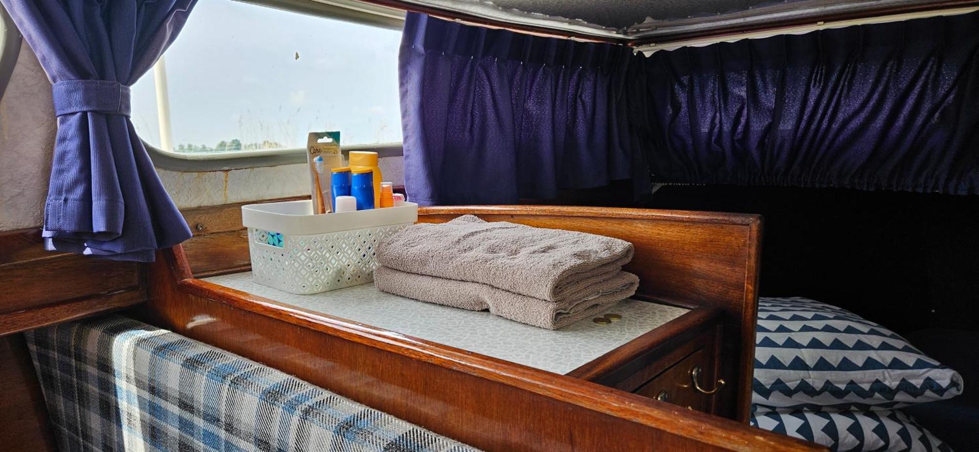 Boat Allemansfreon - Kamperen Op Het Water - Niet Om Mee Te Varen - Read Host Profile-Lees Hostprofiel Jutrijp Ngoại thất bức ảnh